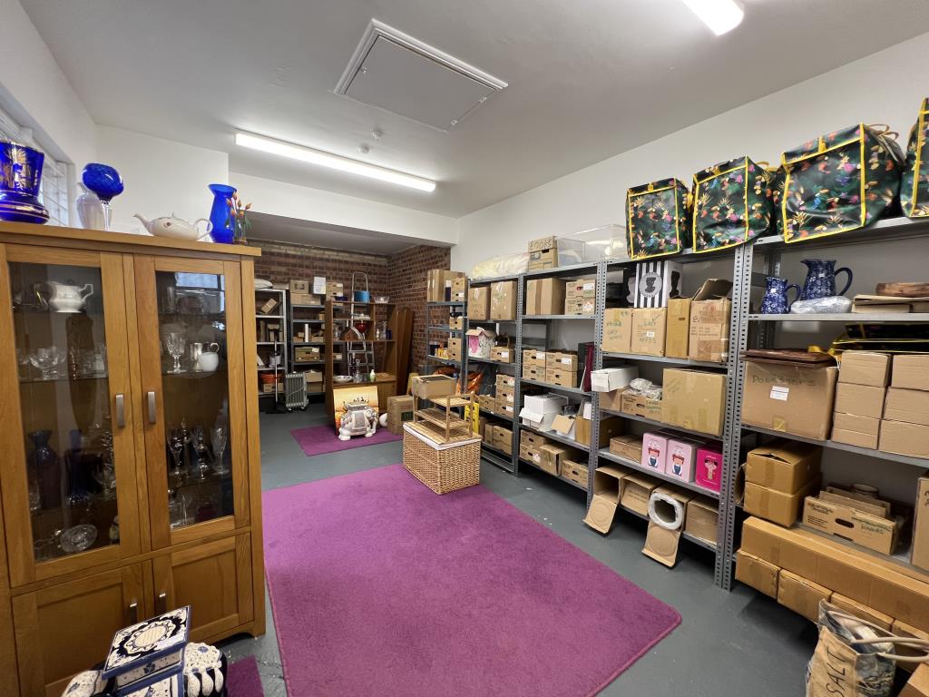 Lot: 118 - FREEHOLD TOWN CENTRE COMMERCIAL UNIT - Storage area